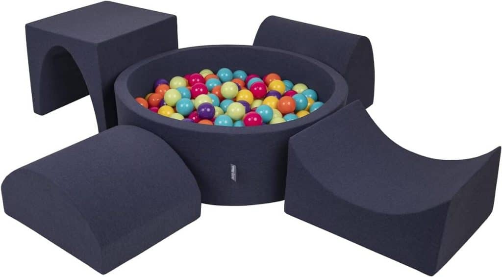 Test : aire de jeux KiddyMoon avec piscine à balles multicolore