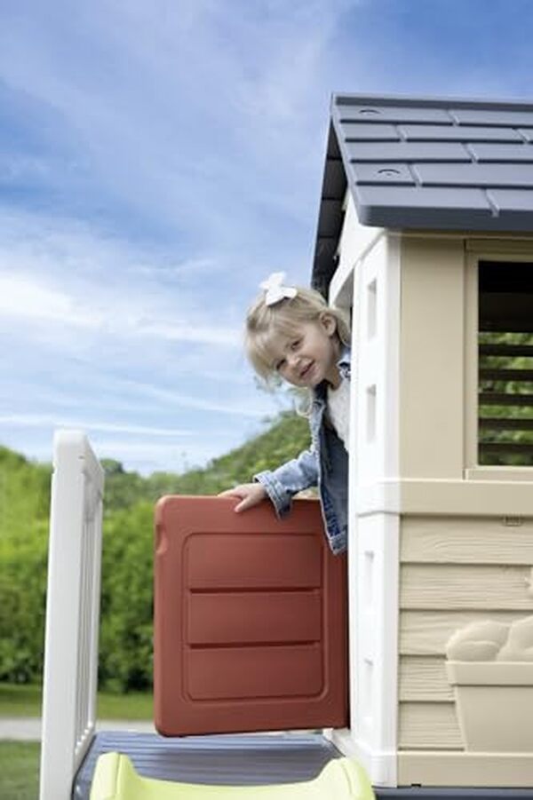 Découvrez la maison pilotis Smoby Life pour enfants dès 2 ans : une plateforme avec toboggan pour des heures de fun garanti en toute sécurité.