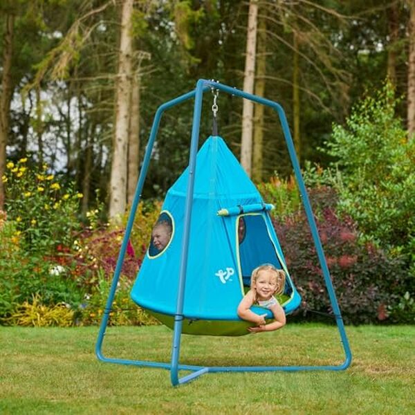 Découvrez notre avis sur la tente TP Toys OVNI bleu : un espace de jeu suspendu original et amusant pour enfants, parfait pour stimuler leur imagination en plein air  !